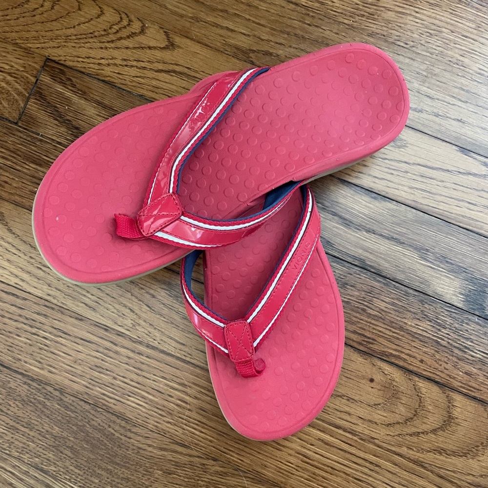 Vionic Red Orthopedic Size 8 Flip Flops Sandals